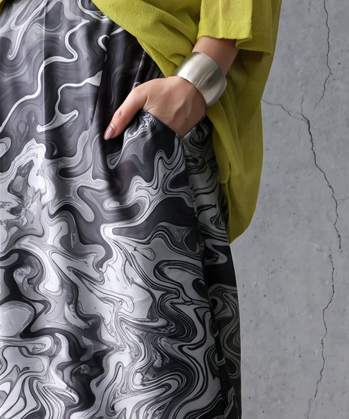 NUUUII Marble Pattern Slit Long Skirt Ladies