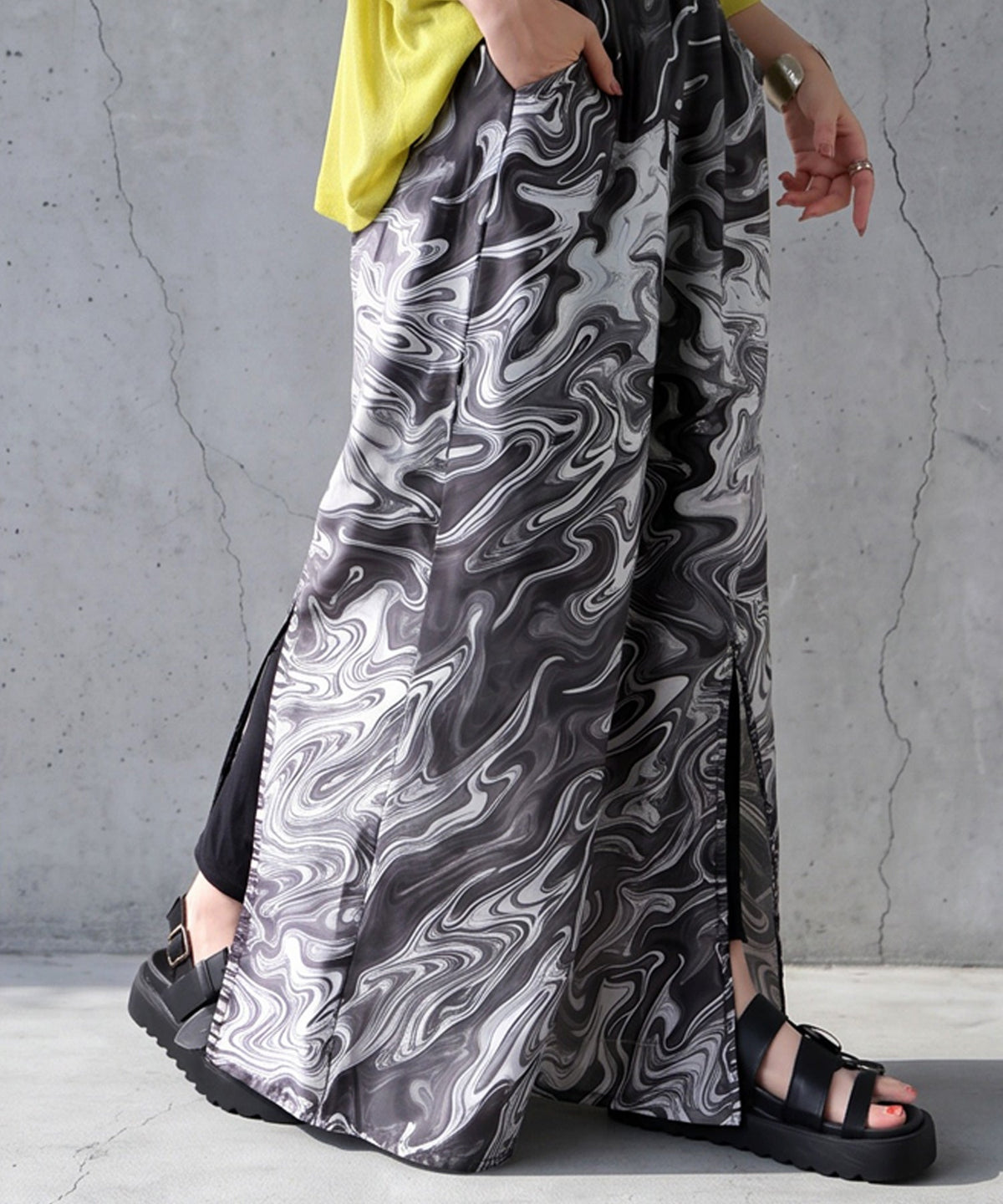 NUUUII Marble Pattern Slit Long Skirt Ladies