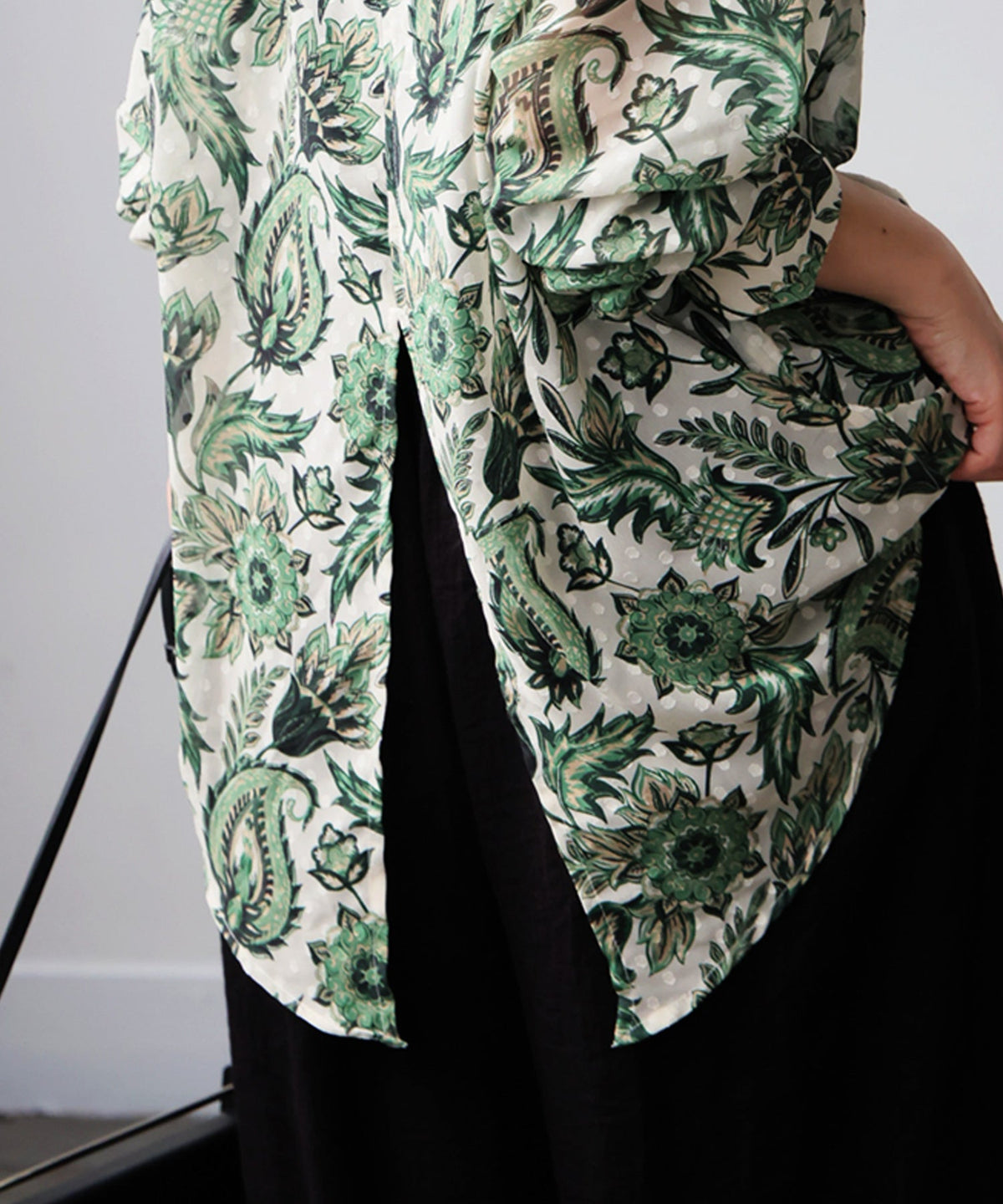 NUUUII Dot Jacquard Botanical Sheer Shirt Ladies